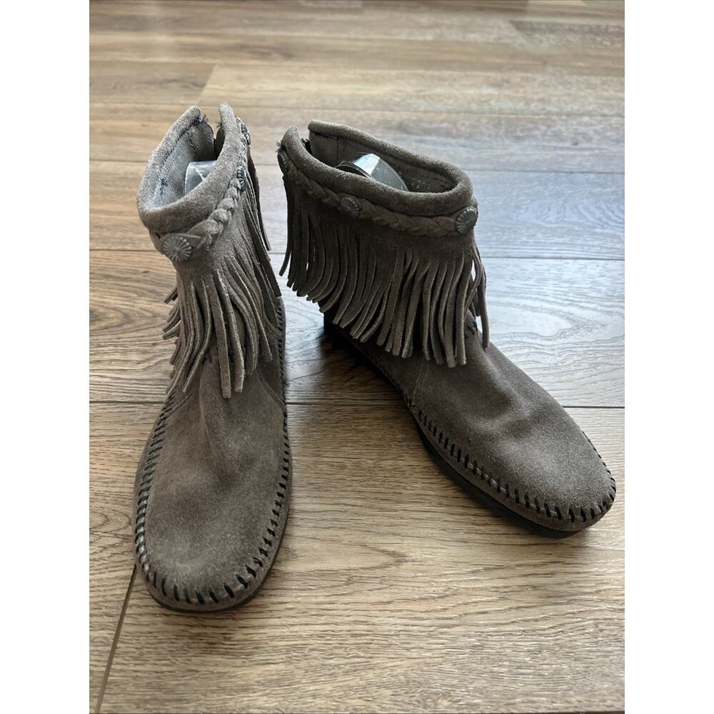 Minnetonka Moccasin Ankle Boot Womens 6 Gray Suede Back Zip Fringe Boho Casual